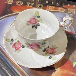 Fine bone China tea cup with pink roses made in England a bit of gold rubbed off